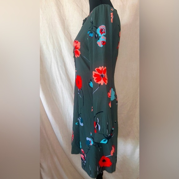 NWOT Loft Floral Ruffle Trim Shirtdress. Size: 0 Smart style - Picture 2 of 8